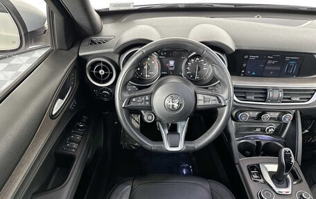 Alfa Romeo Stelvio, 2022 год, 3 600 000 рублей, 13 фотография