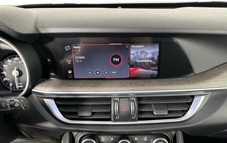 Alfa Romeo Stelvio, 2022 год, 3 600 000 рублей, 23 фотография