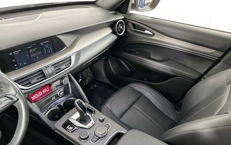 Alfa Romeo Stelvio, 2022 год, 3 600 000 рублей, 10 фотография