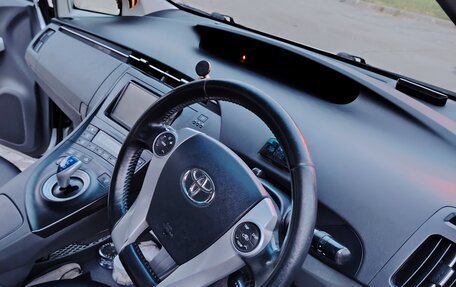Toyota Prius, 2011 год, 1 200 000 рублей, 10 фотография