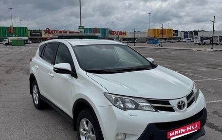 Toyota RAV4, 2015 год, 1 750 000 рублей, 2 фотография