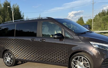 Mercedes-Benz V-Класс, 2022 год, 12 000 000 рублей, 2 фотография