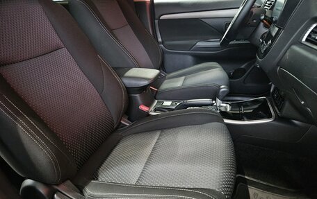 Mitsubishi Outlander III рестайлинг 3, 2017 год, 1 649 000 рублей, 12 фотография