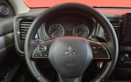 Mitsubishi Outlander III рестайлинг 3, 2017 год, 1 649 000 рублей, 10 фотография
