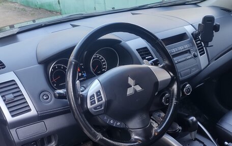Mitsubishi Outlander III рестайлинг 3, 2011 год, 1 100 000 рублей, 10 фотография