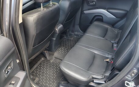 Mitsubishi Outlander III рестайлинг 3, 2011 год, 1 100 000 рублей, 13 фотография