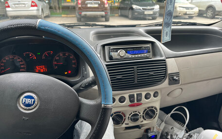 Fiat Punto III Punto Evo рестайлинг, 2004 год, 200 000 рублей, 3 фотография