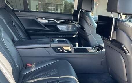 BMW 7 серия, 2015 год, 4 750 000 рублей, 38 фотография