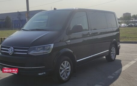 Volkswagen Caravelle T6 рестайлинг, 2017 год, 2 375 000 рублей, 2 фотография