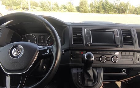 Volkswagen Caravelle T6 рестайлинг, 2017 год, 2 375 000 рублей, 10 фотография