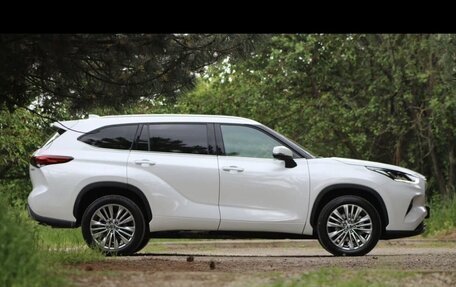 Toyota Highlander, 2025 год, 4 999 990 рублей, 4 фотография