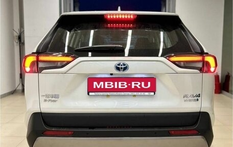 Toyota RAV4, 2024 год, 4 350 000 рублей, 9 фотография