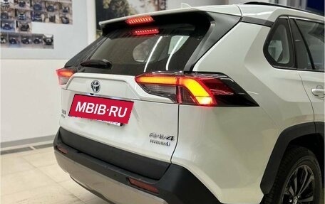 Toyota RAV4, 2024 год, 4 350 000 рублей, 8 фотография