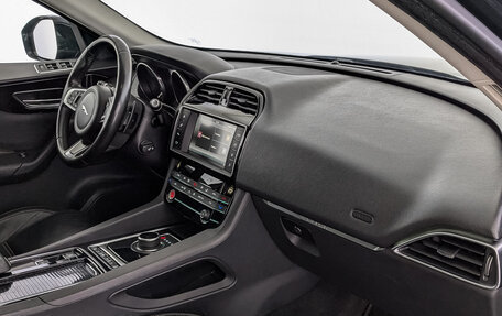 Jaguar F-Pace, 2017 год, 2 900 000 рублей, 13 фотография