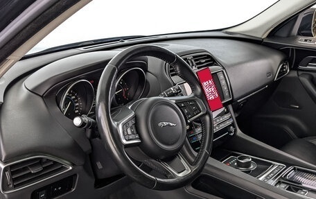 Jaguar F-Pace, 2017 год, 2 900 000 рублей, 15 фотография
