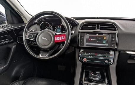 Jaguar F-Pace, 2017 год, 2 900 000 рублей, 30 фотография