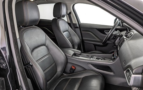 Jaguar F-Pace, 2017 год, 2 900 000 рублей, 24 фотография