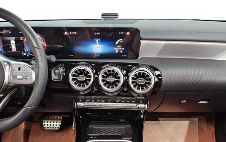 Mercedes-Benz CLA, 2021 год, 3 210 000 рублей, 7 фотография