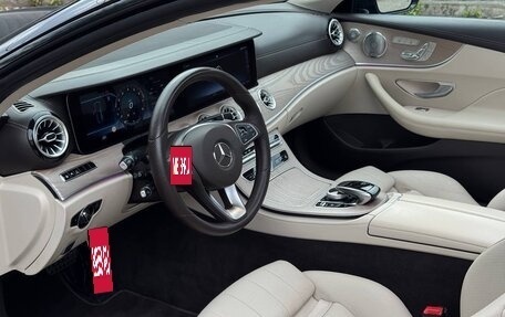 Mercedes-Benz E-Класс, 2018 год, 4 500 000 рублей, 23 фотография