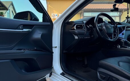 Toyota Camry, 2019 год, 2 600 000 рублей, 15 фотография