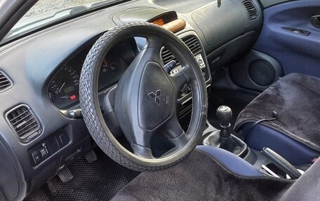 Mitsubishi Carisma I, 2003 год, 380 000 рублей, 3 фотография