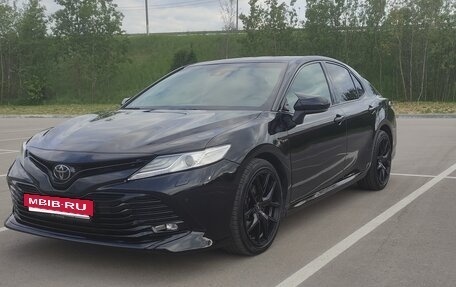 Toyota Camry, 2018 год, 2 295 000 рублей, 3 фотография
