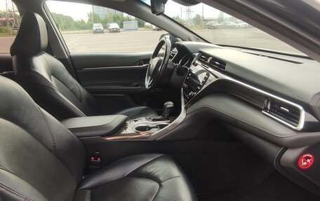 Toyota Camry, 2018 год, 2 295 000 рублей, 10 фотография