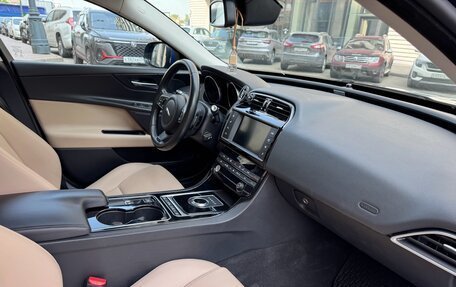 Jaguar XE I рестайлинг, 2016 год, 2 200 000 рублей, 11 фотография
