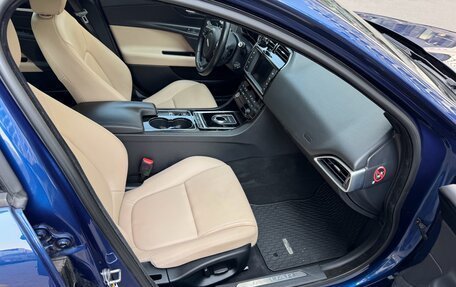 Jaguar XE I рестайлинг, 2016 год, 2 200 000 рублей, 10 фотография