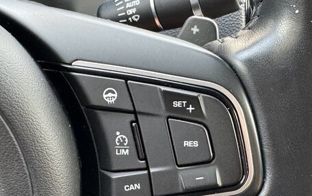 Jaguar XE I рестайлинг, 2016 год, 2 200 000 рублей, 17 фотография
