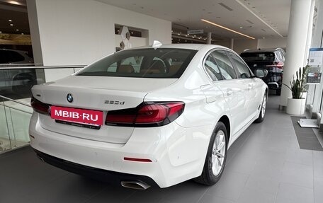 BMW 5 серия, 2021 год, 5 088 830 рублей, 3 фотография