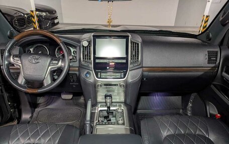 Toyota Land Cruiser 200, 2017 год, 8 350 000 рублей, 5 фотография