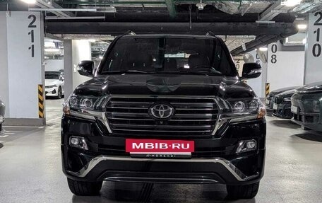 Toyota Land Cruiser 200, 2017 год, 8 350 000 рублей, 6 фотография