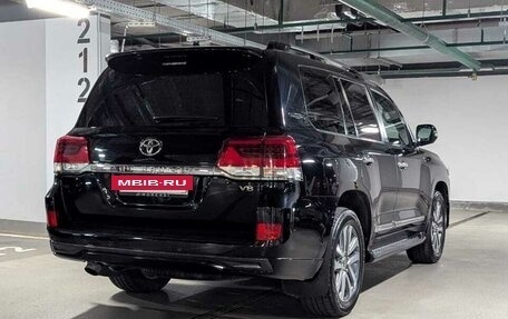 Toyota Land Cruiser 200, 2017 год, 8 350 000 рублей, 3 фотография