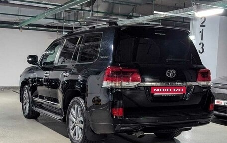 Toyota Land Cruiser 200, 2017 год, 8 350 000 рублей, 4 фотография
