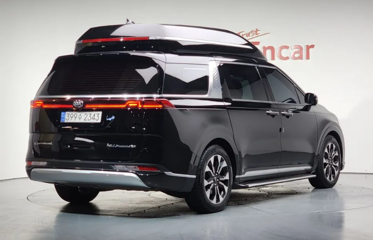 KIA Carnival III, 2021 год, 4 030 000 рублей, 2 фотография
