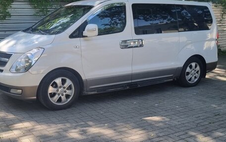 Hyundai Grand Starex Grand Starex I рестайлинг 2, 2015 год, 1 900 000 рублей, 1 фотография