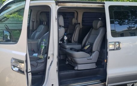 Hyundai Grand Starex Grand Starex I рестайлинг 2, 2015 год, 1 900 000 рублей, 5 фотография