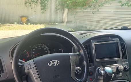 Hyundai Grand Starex Grand Starex I рестайлинг 2, 2015 год, 1 900 000 рублей, 8 фотография