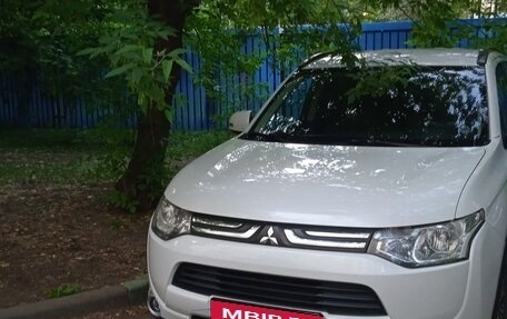 Mitsubishi Outlander III рестайлинг 3, 2012 год, 1 500 000 рублей, 4 фотография