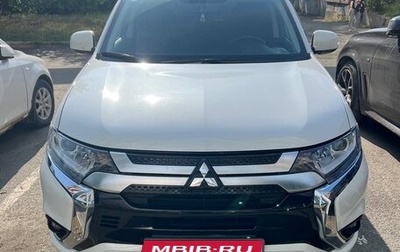 Mitsubishi Outlander III рестайлинг 3, 2022 год, 2 600 000 рублей, 1 фотография