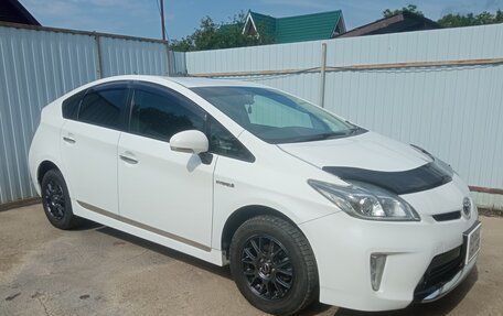 Toyota Prius, 2014 год, 1 330 000 рублей, 3 фотография