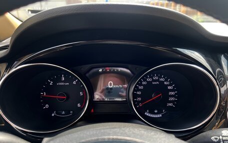 KIA Carnival III, 2017 год, 2 600 000 рублей, 10 фотография