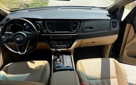 KIA Carnival III, 2017 год, 2 600 000 рублей, 15 фотография