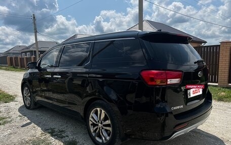 KIA Carnival III, 2017 год, 2 600 000 рублей, 8 фотография