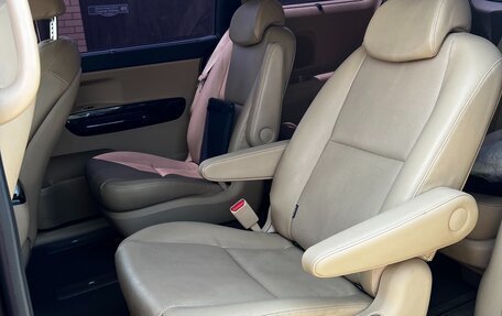 KIA Carnival III, 2017 год, 2 600 000 рублей, 18 фотография