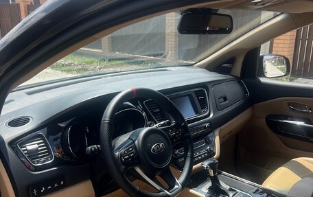 KIA Carnival III, 2017 год, 2 600 000 рублей, 20 фотография