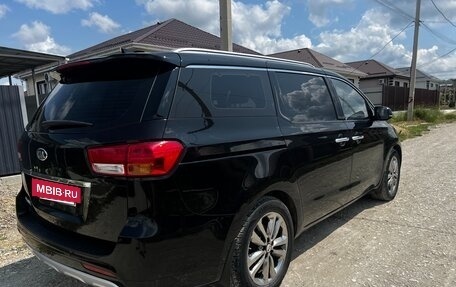 KIA Carnival III, 2017 год, 2 600 000 рублей, 9 фотография
