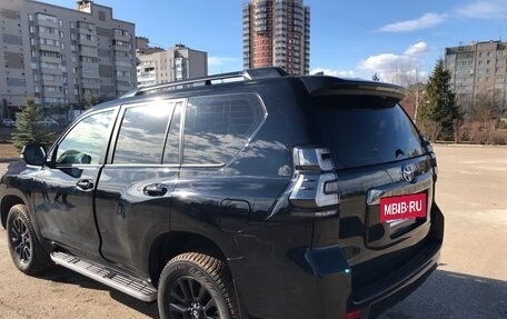 Toyota Land Cruiser Prado 150 рестайлинг 2, 2021 год, 8 500 000 рублей, 5 фотография