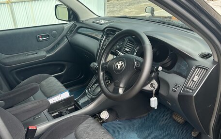 Toyota Kluger I, 2002 год, 1 175 000 рублей, 13 фотография